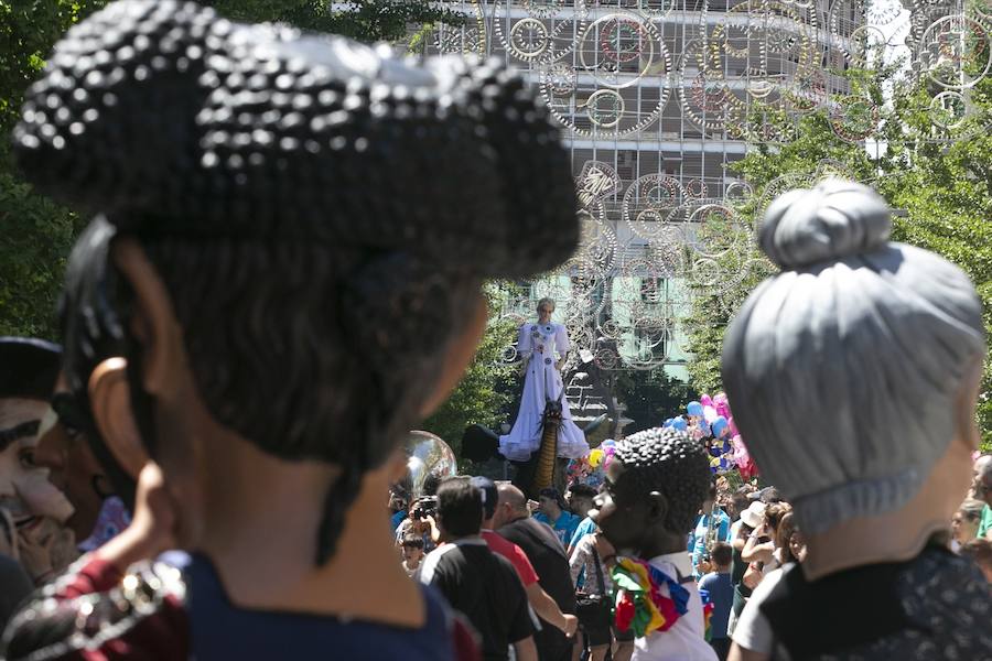 Te mostramos en imágenes cómo se ha vivido en el centro uno de los dìas grandes de la feria