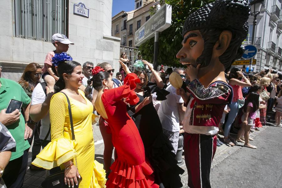 Te mostramos en imágenes cómo se ha vivido en el centro uno de los dìas grandes de la feria