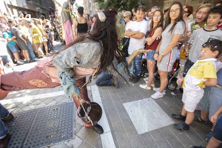 Te mostramos en imágenes cómo se ha vivido en el centro uno de los dìas grandes de la feria