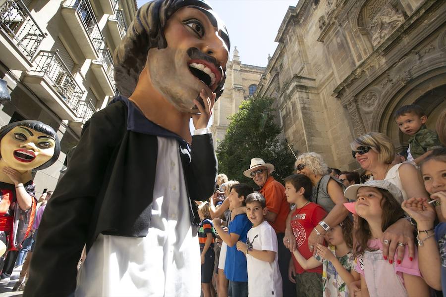 Te mostramos en imágenes cómo se ha vivido en el centro uno de los dìas grandes de la feria