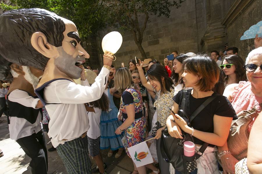 Te mostramos en imágenes cómo se ha vivido en el centro uno de los dìas grandes de la feria