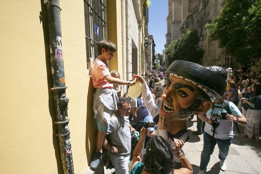 Te mostramos en imágenes cómo se ha vivido en el centro uno de los dìas grandes de la feria