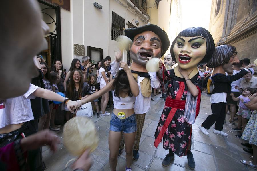 Te mostramos en imágenes cómo se ha vivido en el centro uno de los dìas grandes de la feria