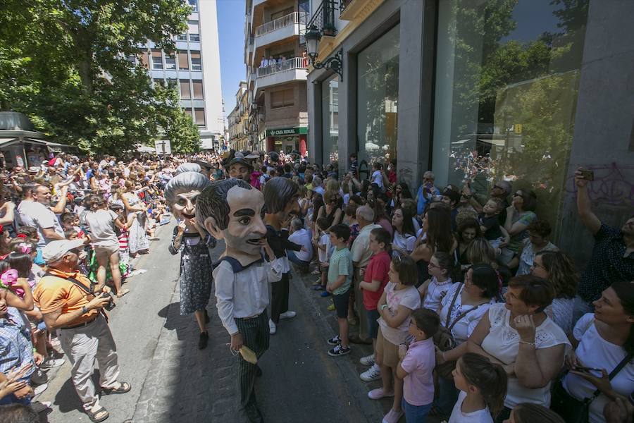 Te mostramos en imágenes cómo se ha vivido en el centro uno de los dìas grandes de la feria