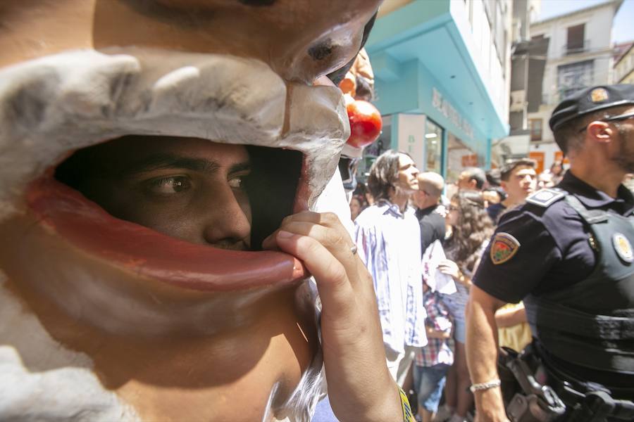 Te mostramos en imágenes cómo se ha vivido en el centro uno de los dìas grandes de la feria