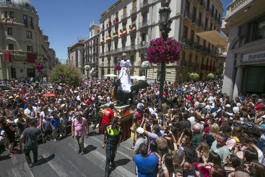 Te mostramos en imágenes cómo se ha vivido en el centro uno de los dìas grandes de la feria