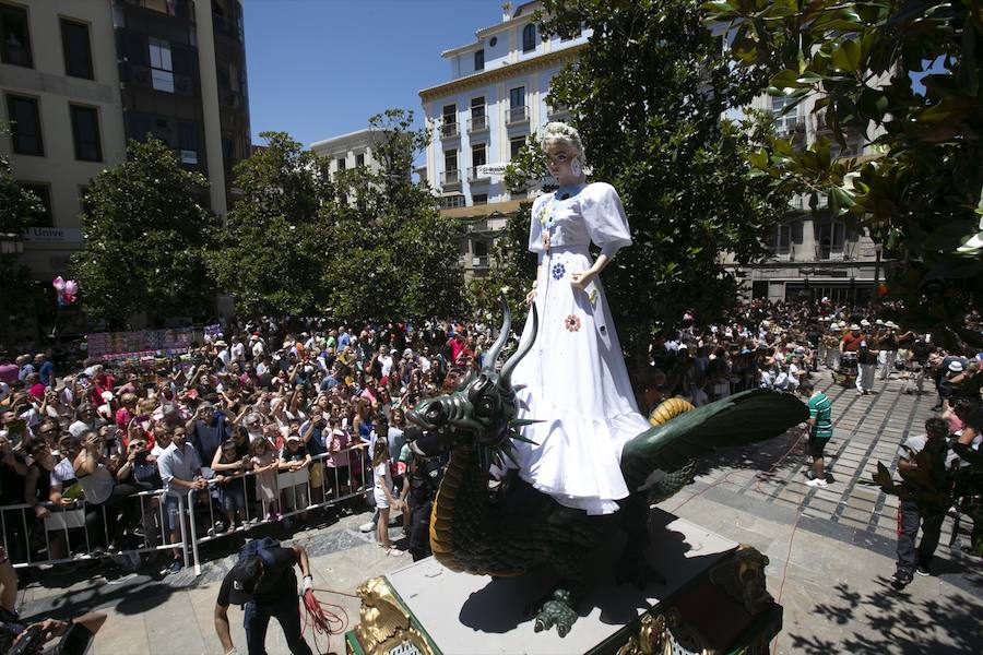 Te mostramos en imágenes cómo se ha vivido en el centro uno de los dìas grandes de la feria