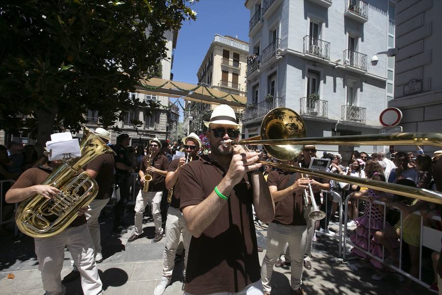 Te mostramos en imágenes cómo se ha vivido en el centro uno de los dìas grandes de la feria