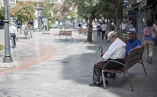 El número de muertes vuelve a superar al de nacimientos en Granada por segundo año consecutivo