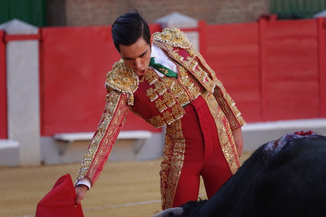 El novillero azteca, que cortó tres orejas, se impuso en la final a Alejandro Peñaranda y Miguel Polope