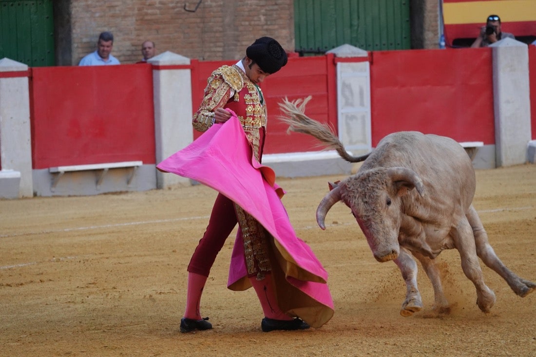 El novillero azteca, que cortó tres orejas, se impuso en la final a Alejandro Peñaranda y Miguel Polope