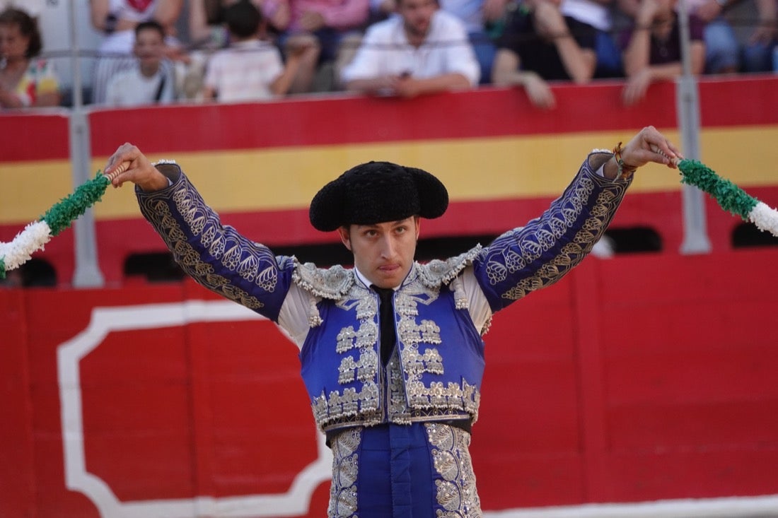 El novillero azteca, que cortó tres orejas, se impuso en la final a Alejandro Peñaranda y Miguel Polope