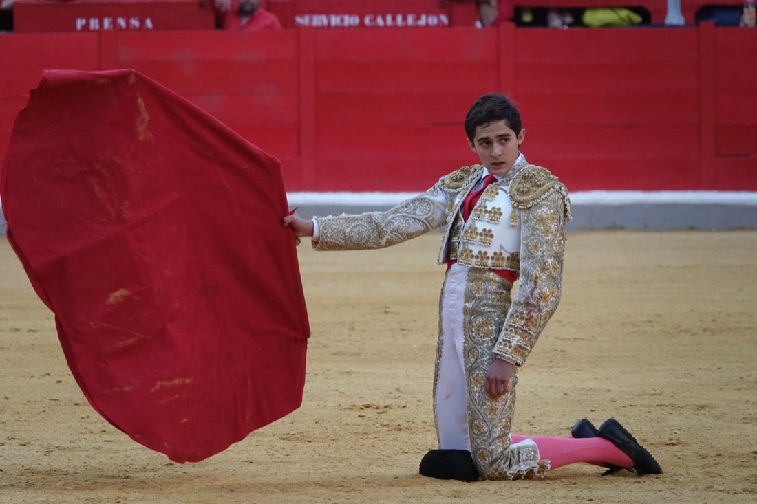 El novillero azteca, que cortó tres orejas, se impuso en la final a Alejandro Peñaranda y Miguel Polope