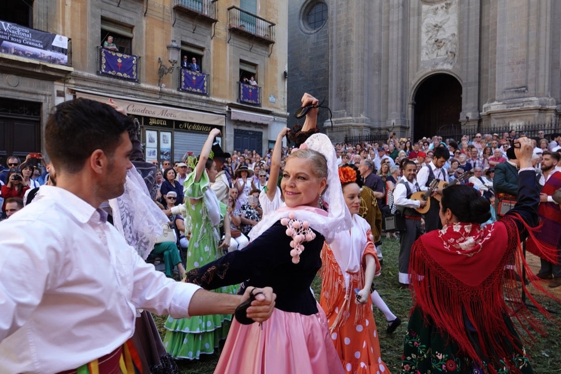 Si has estado en la Plaza de las Pasiegas, búscate en nuestra galería