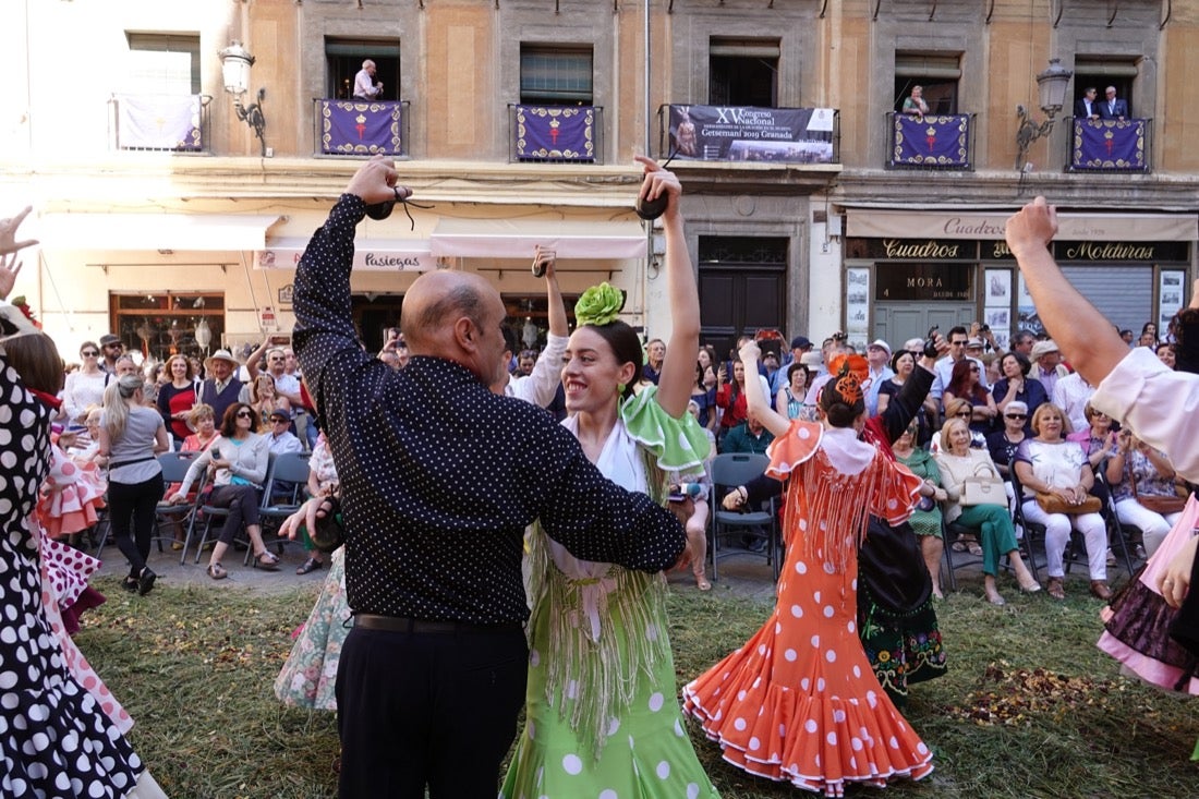 Si has estado en la Plaza de las Pasiegas, búscate en nuestra galería