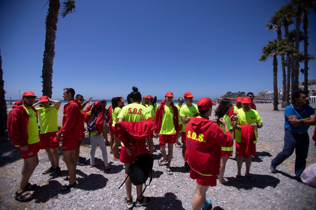 El servicio estará en funcionamiento hasta el 9 de septiembre, con horario de 12 del mediodía a 8 de la tarde y contará con 31 socorristas, entre ellos, 1 coordinador, 4 encargados de puestos de socorro y 4 patrones de embarcaciones