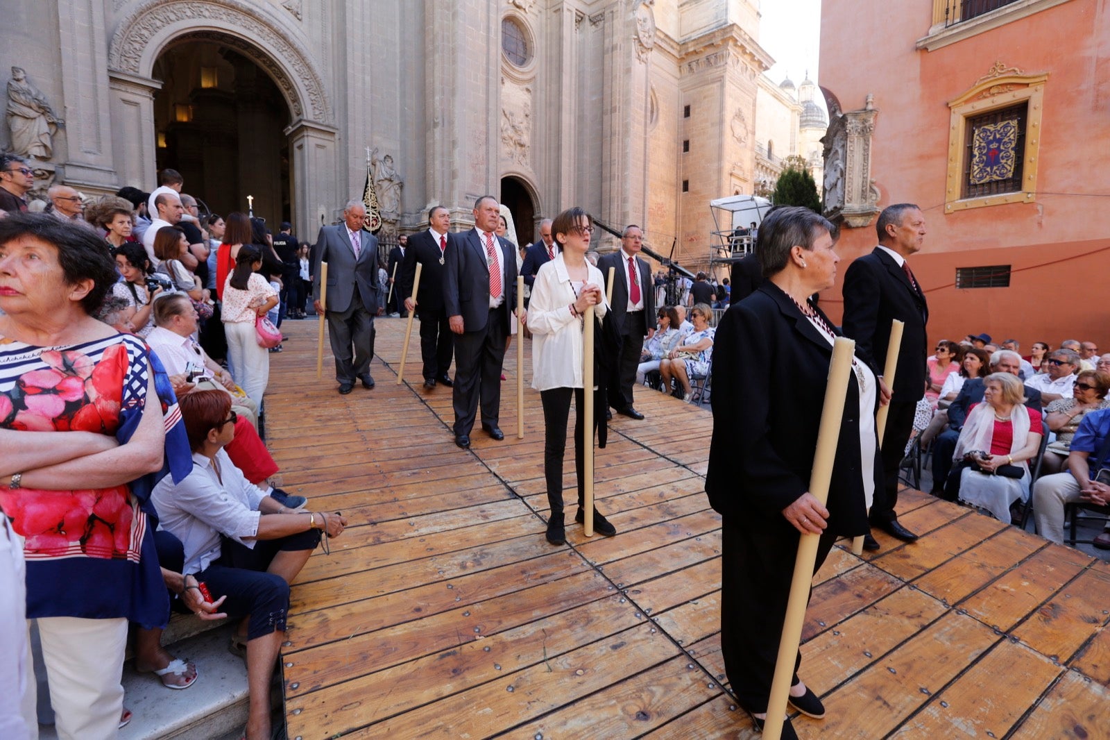 La plaza de las Pasiegas, abarrotada para recibir al Corpus Christi