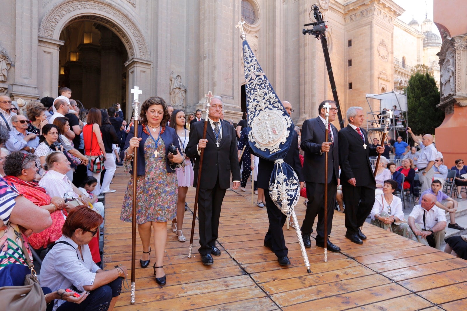 La plaza de las Pasiegas, abarrotada para recibir al Corpus Christi