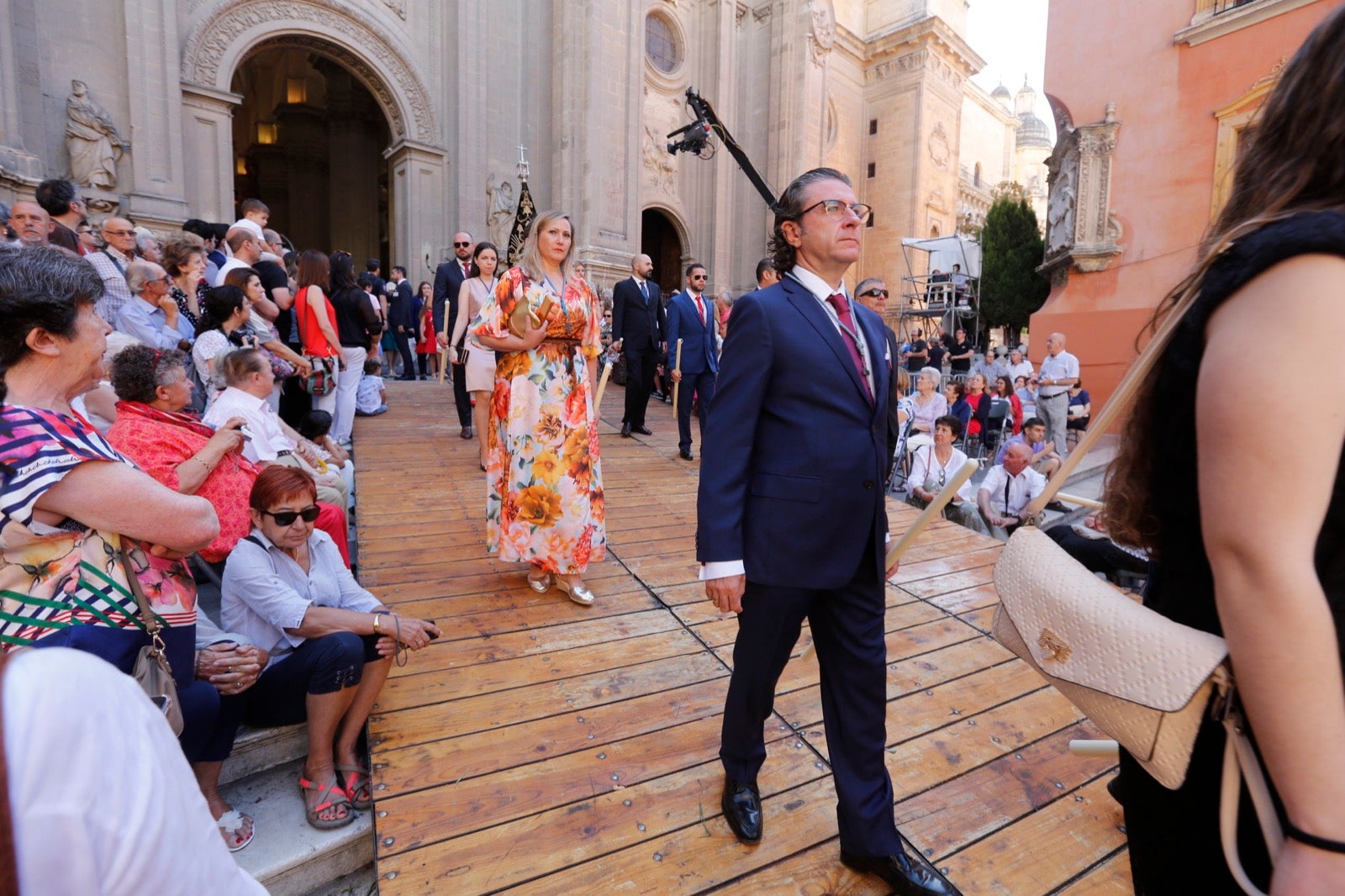 La plaza de las Pasiegas, abarrotada para recibir al Corpus Christi