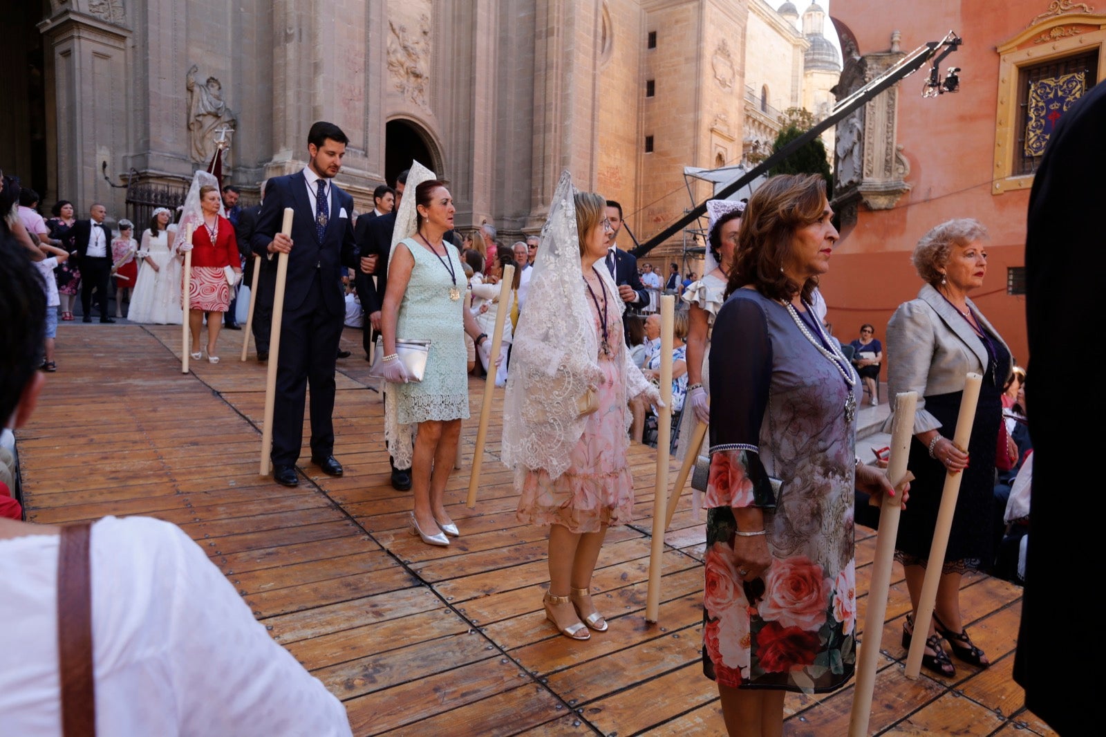 La plaza de las Pasiegas, abarrotada para recibir al Corpus Christi