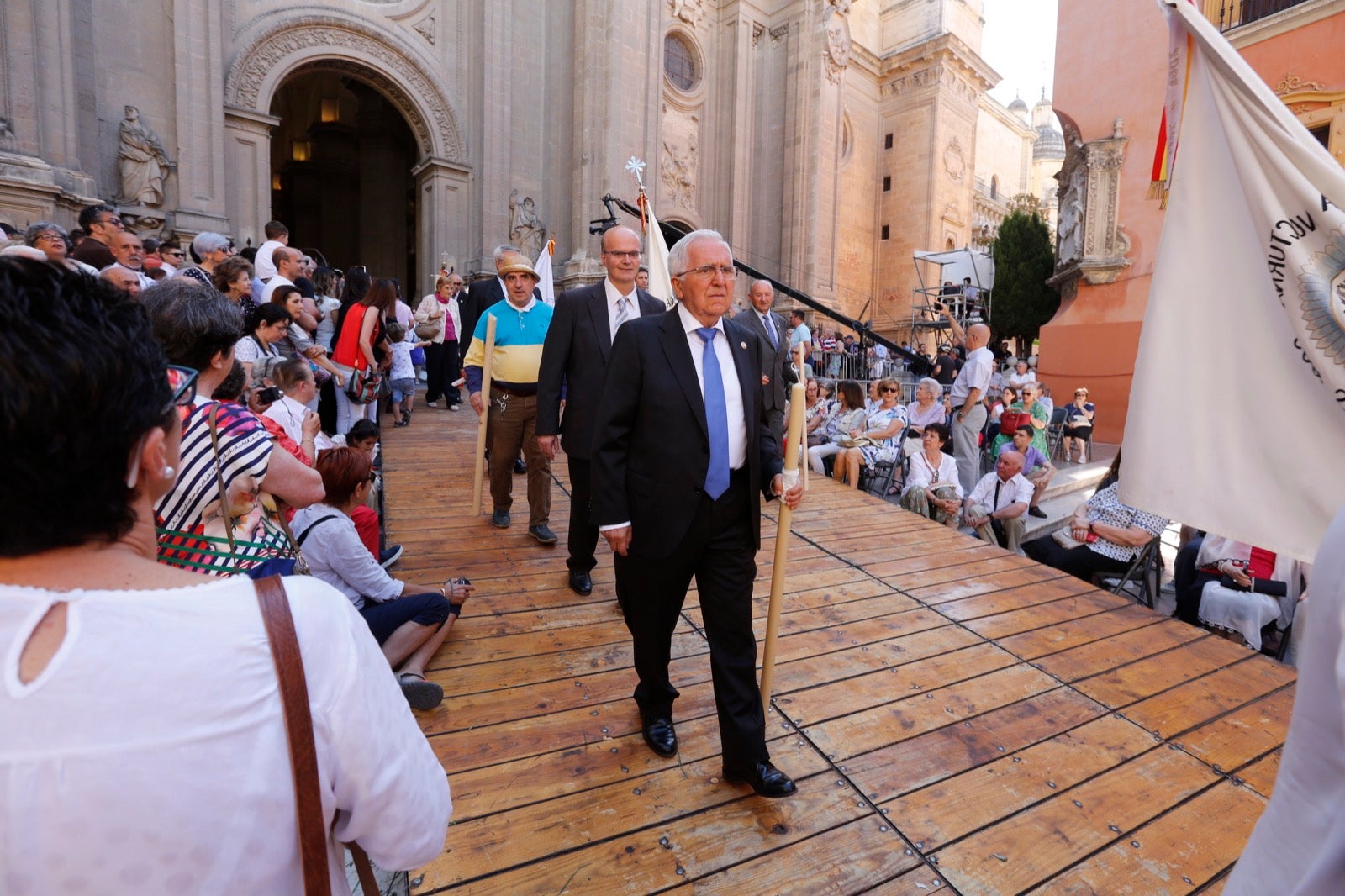 La plaza de las Pasiegas, abarrotada para recibir al Corpus Christi