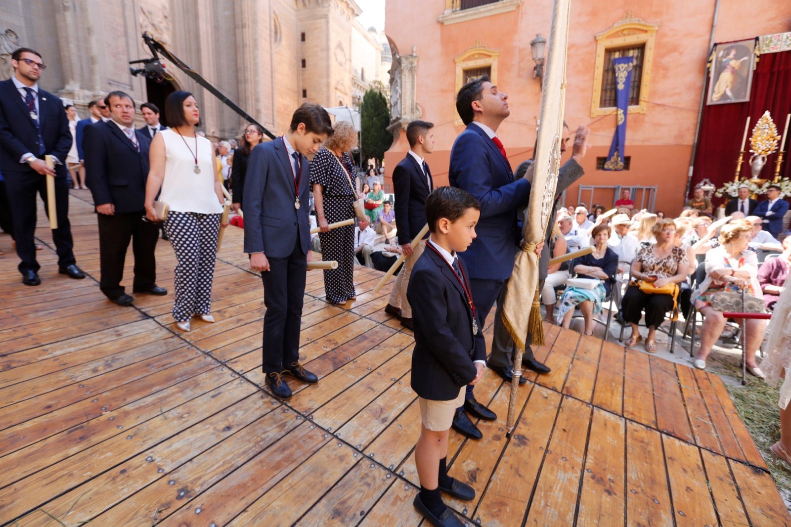 La plaza de las Pasiegas, abarrotada para recibir al Corpus Christi