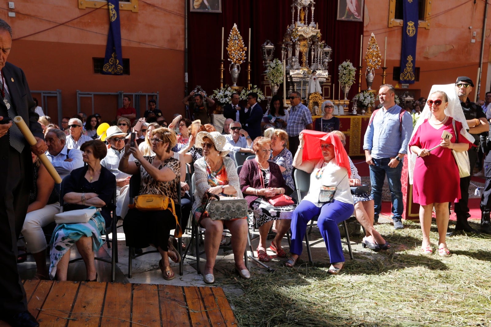 La plaza de las Pasiegas, abarrotada para recibir al Corpus Christi