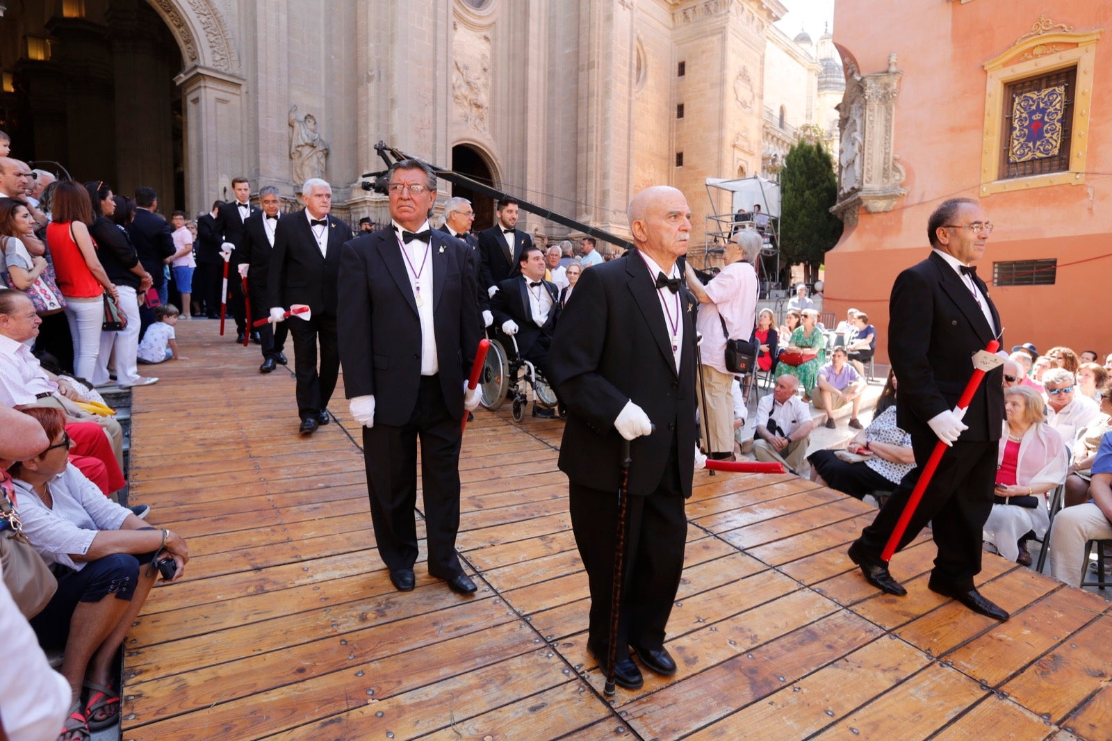 La plaza de las Pasiegas, abarrotada para recibir al Corpus Christi