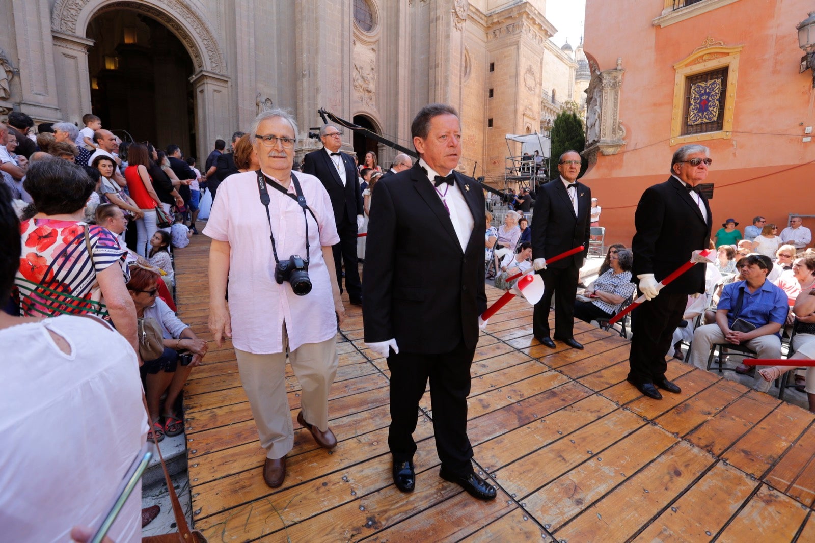 La plaza de las Pasiegas, abarrotada para recibir al Corpus Christi