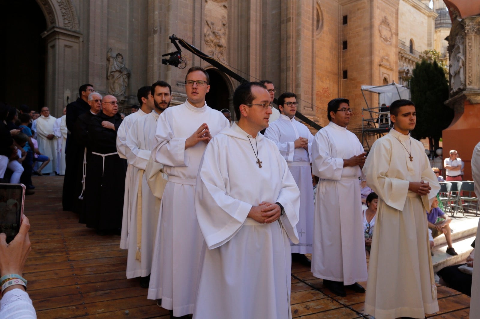 La plaza de las Pasiegas, abarrotada para recibir al Corpus Christi