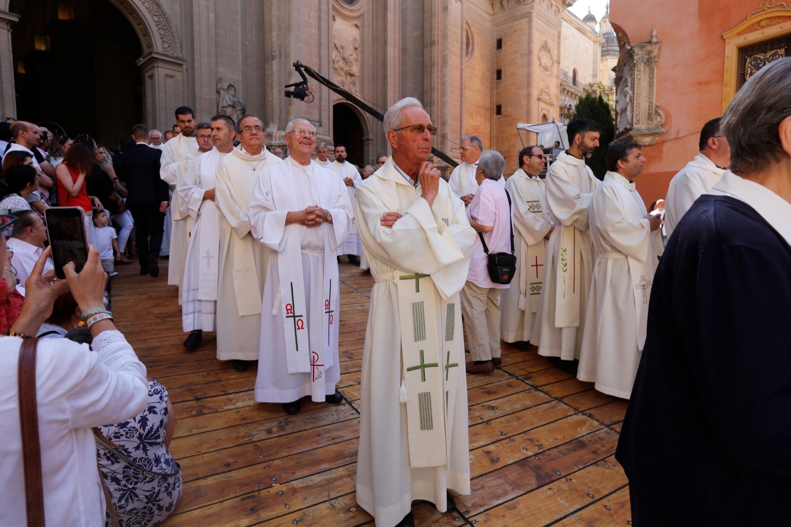 La plaza de las Pasiegas, abarrotada para recibir al Corpus Christi