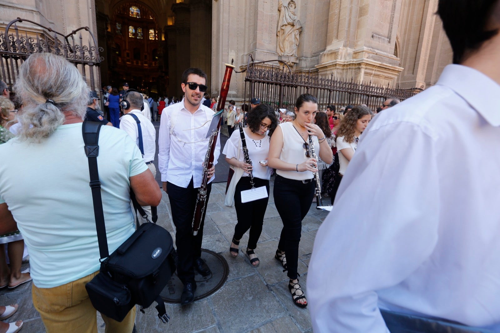 La plaza de las Pasiegas, abarrotada para recibir al Corpus Christi