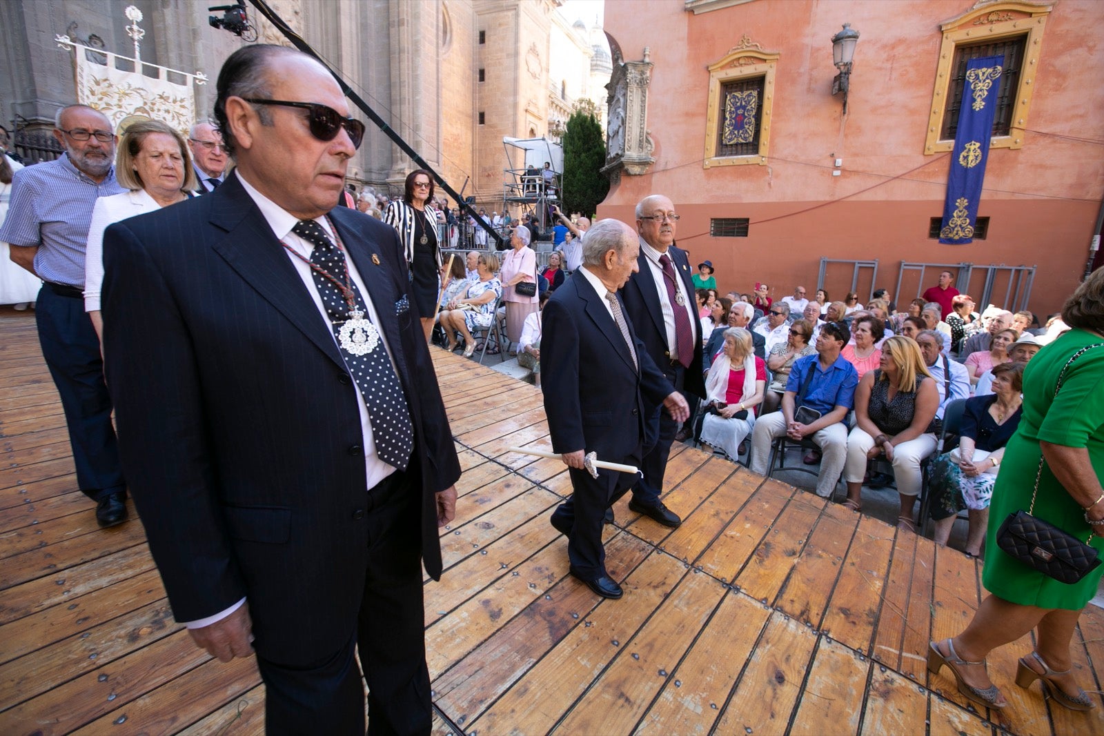 La plaza de las Pasiegas, abarrotada para recibir al Corpus Christi