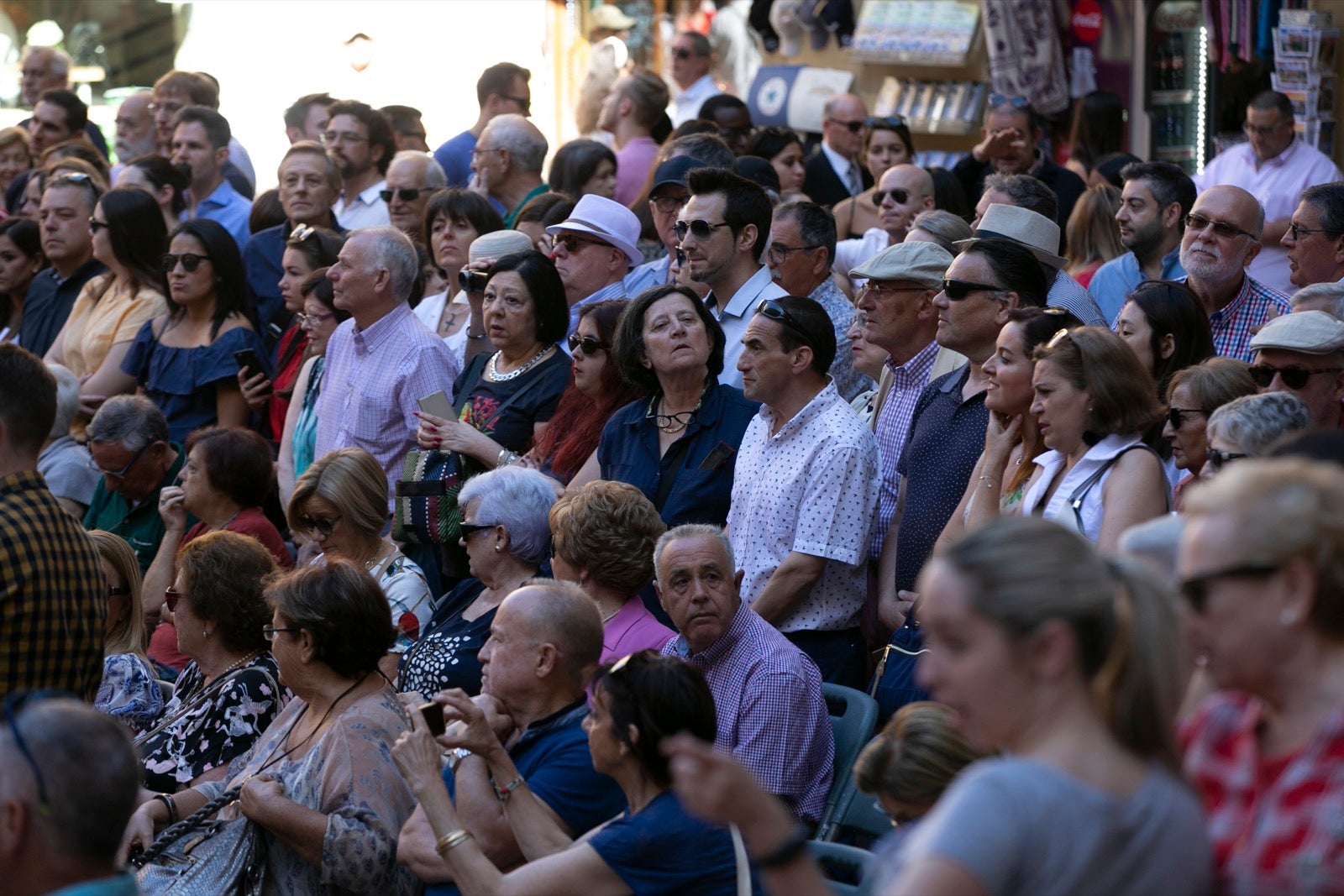 La plaza de las Pasiegas, abarrotada para recibir al Corpus Christi