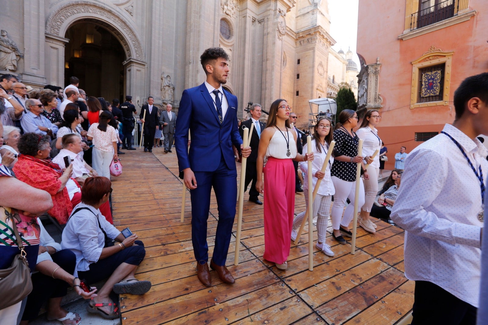 La plaza de las Pasiegas, abarrotada para recibir al Corpus Christi