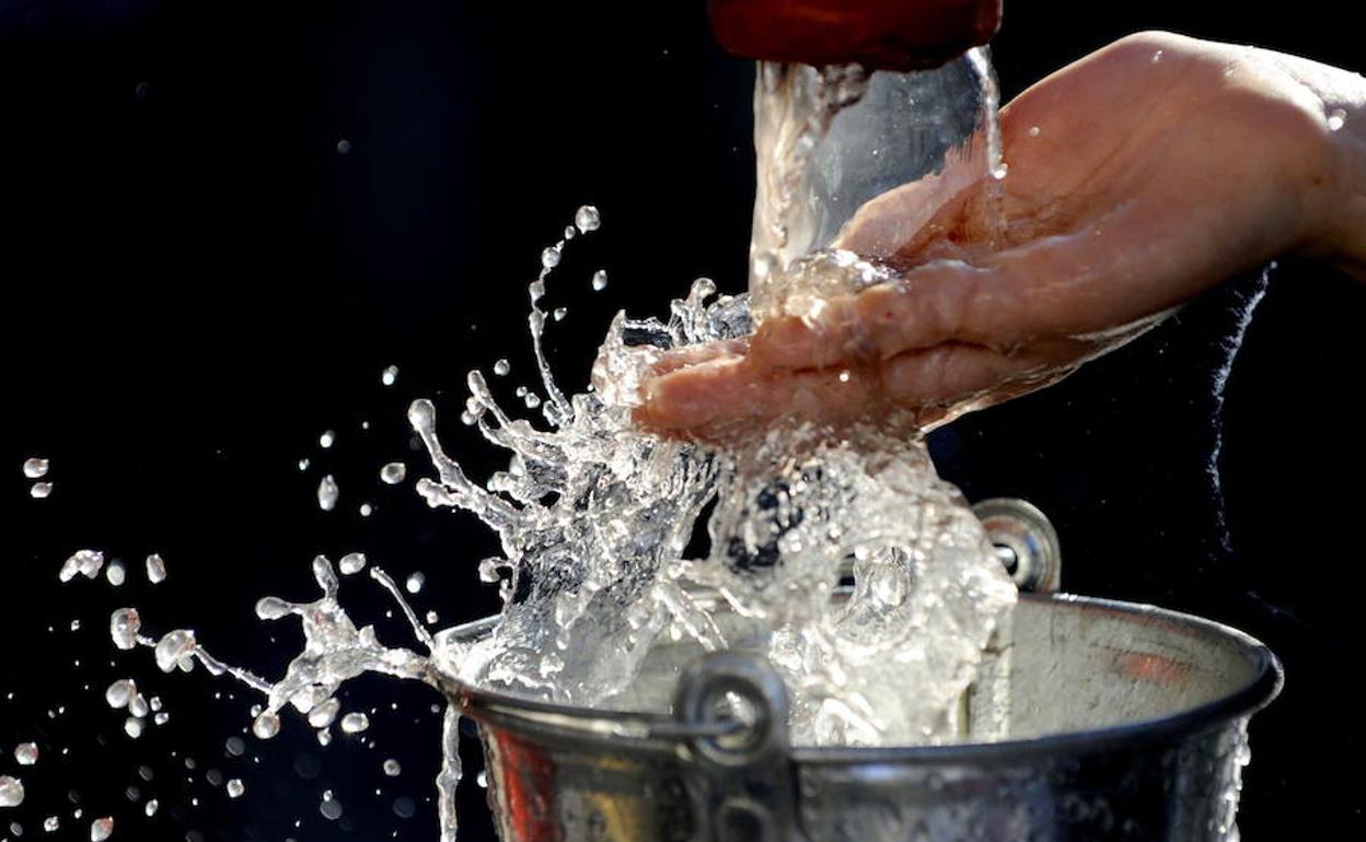 El Ayuntamiento de Jaén busca fórmulas para llevar de inmediato agua al Puente de la Sierra