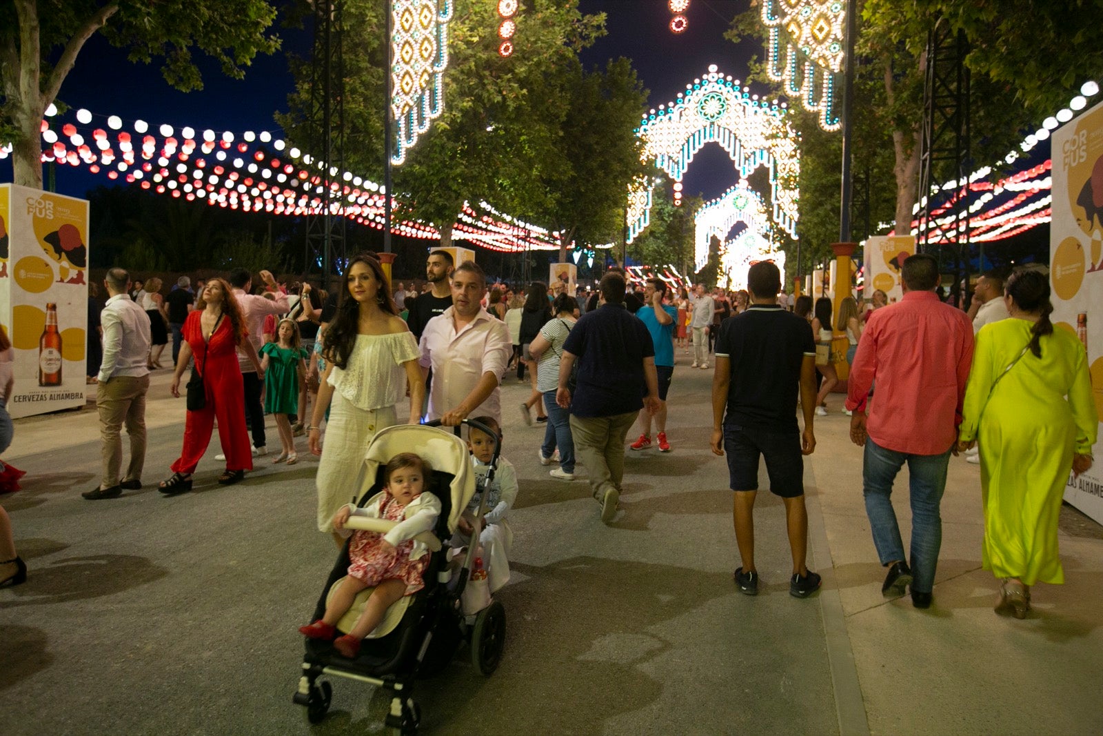 El festivo de la feria de Granada se hizo sentir en el recinto de Almanjáyar