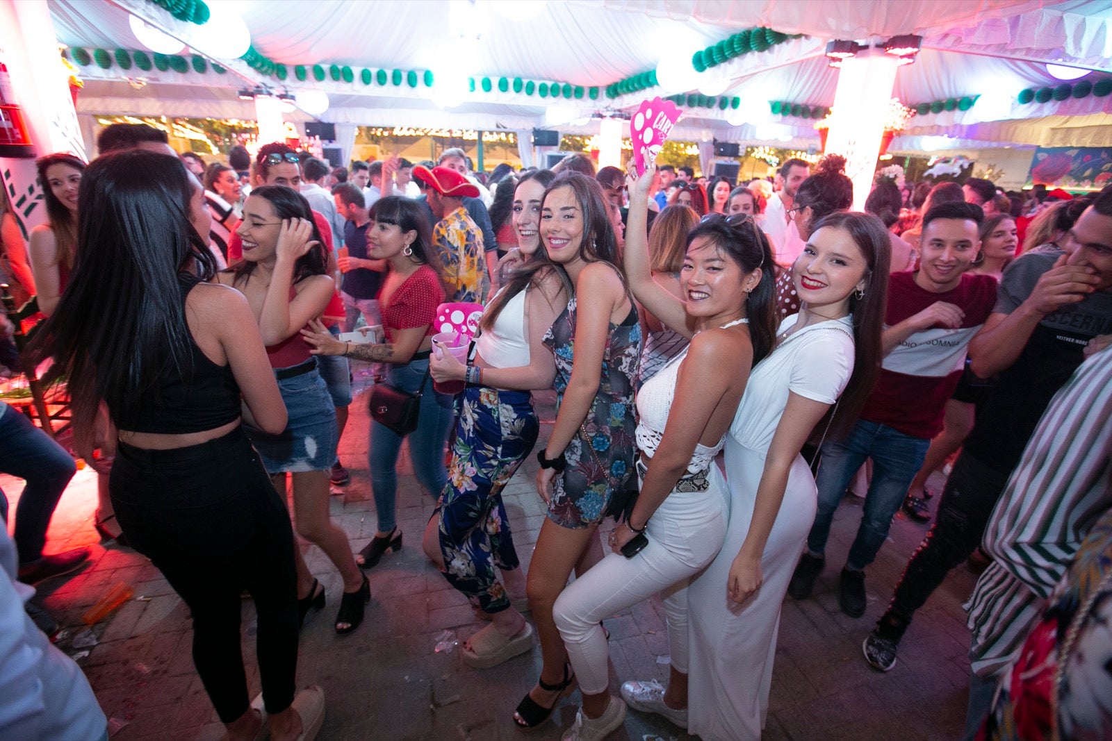 El festivo de la feria de Granada se hizo sentir en el recinto de Almanjáyar