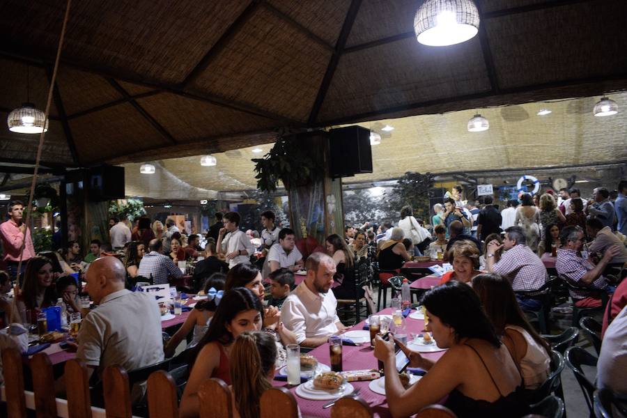 El festivo de la feria de Granada se hizo sentir en el recinto de Almanjáyar