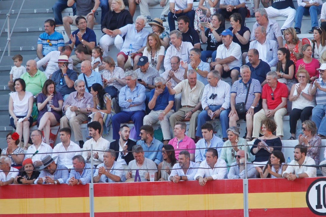 Fueron muchos los que acudieron a la plaza de toros de la ciudad este jueves