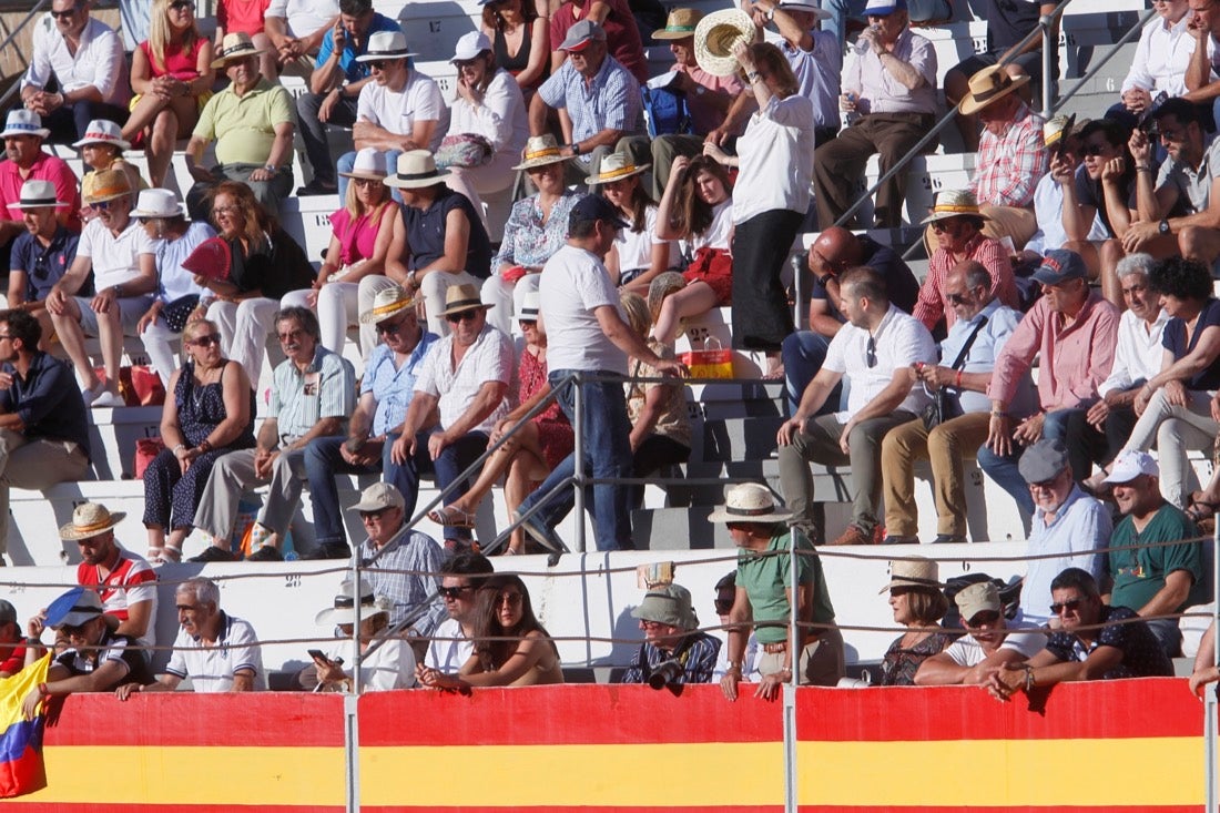 Fueron muchos los que acudieron a la plaza de toros de la ciudad este jueves