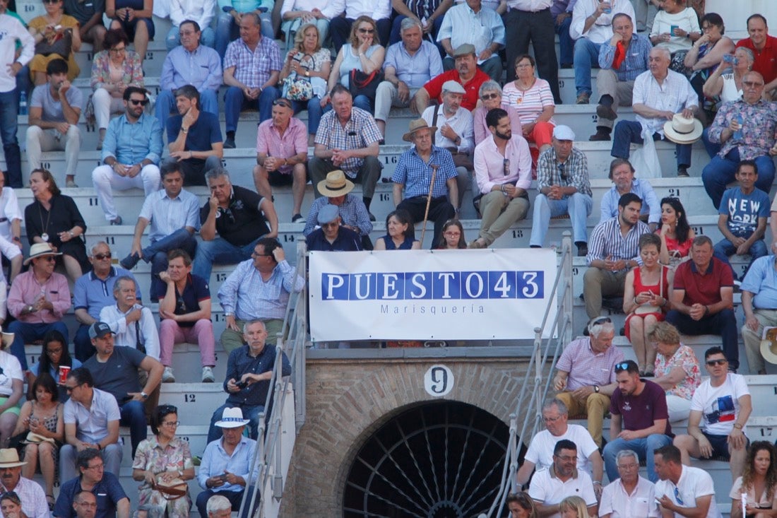 Fueron muchos los que acudieron a la plaza de toros de la ciudad este jueves