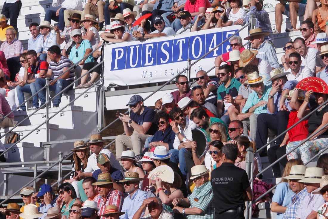 Fueron muchos los que acudieron a la plaza de toros de la ciudad este jueves