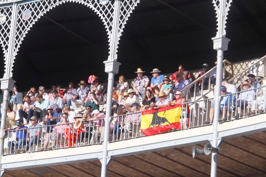 Fueron muchos los que acudieron a la plaza de toros de la ciudad este jueves