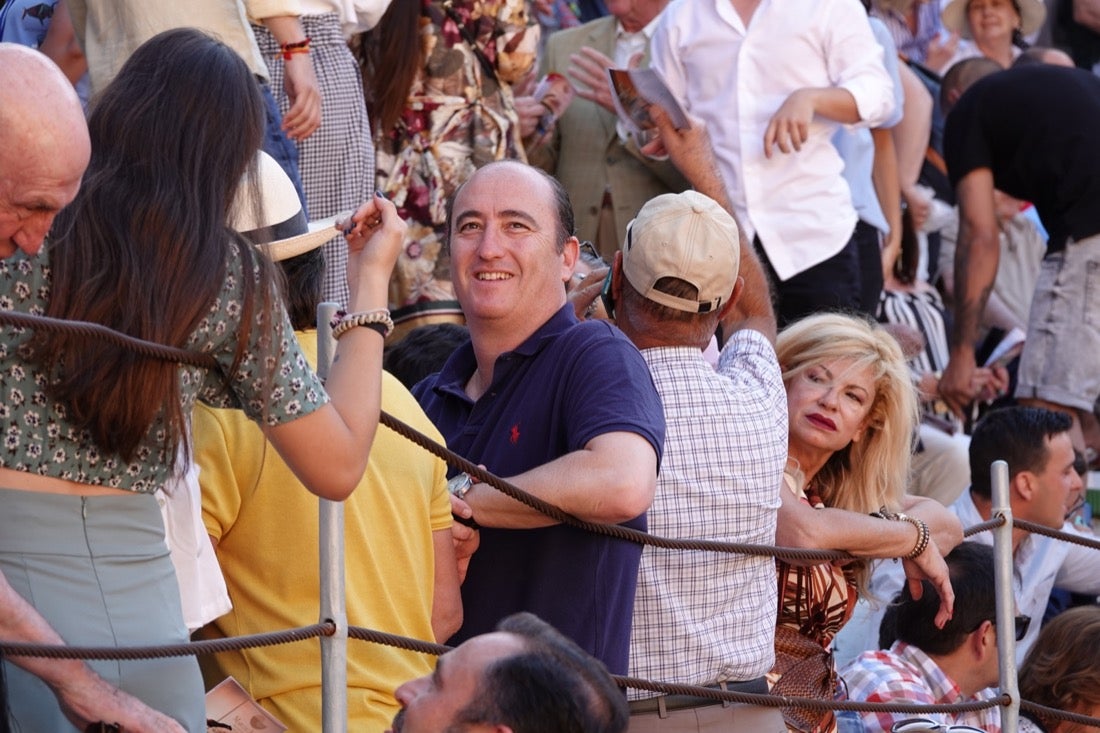 Fueron muchos los que acudieron a la plaza de toros de la ciudad este jueves