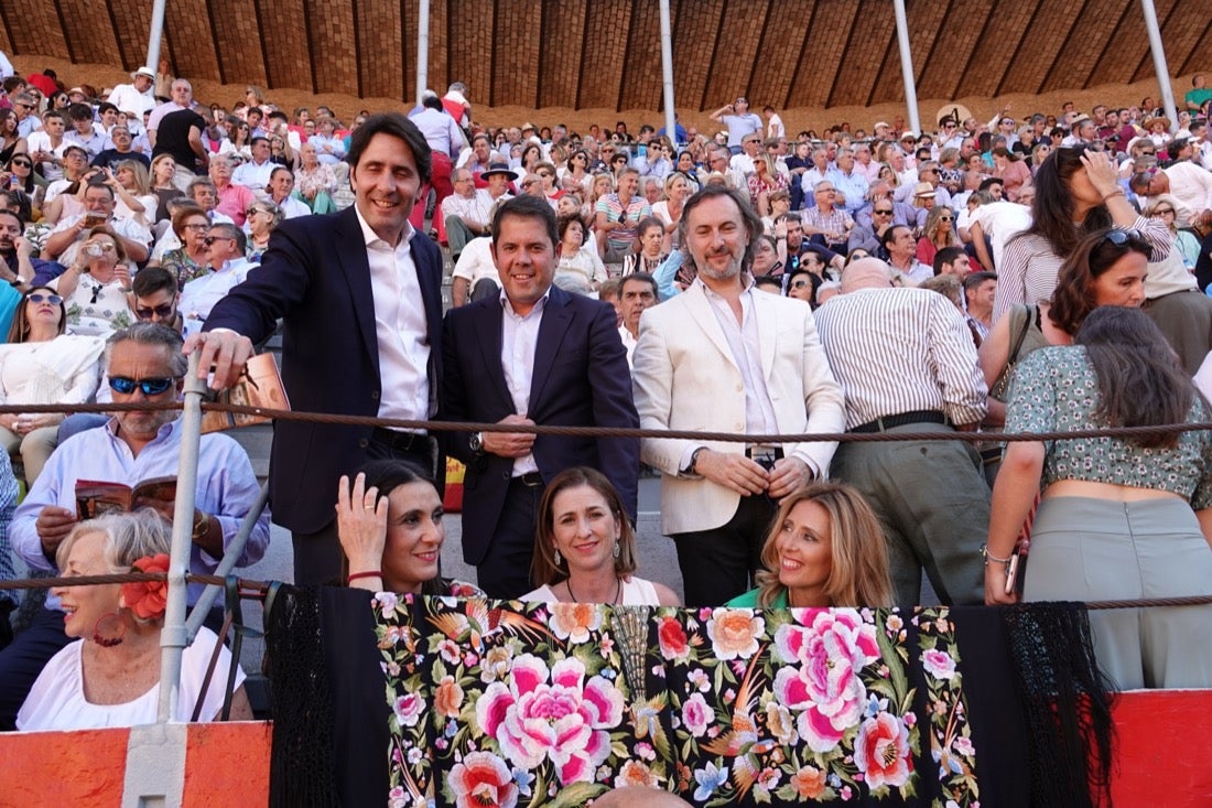 Fueron muchos los que acudieron a la plaza de toros de la ciudad este jueves