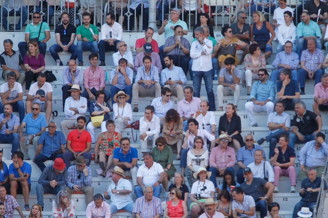 Fueron muchos los que acudieron a la plaza de toros de la ciudad este jueves