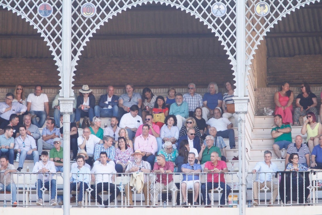 Fueron muchos los que acudieron a la plaza de toros de la ciudad este jueves