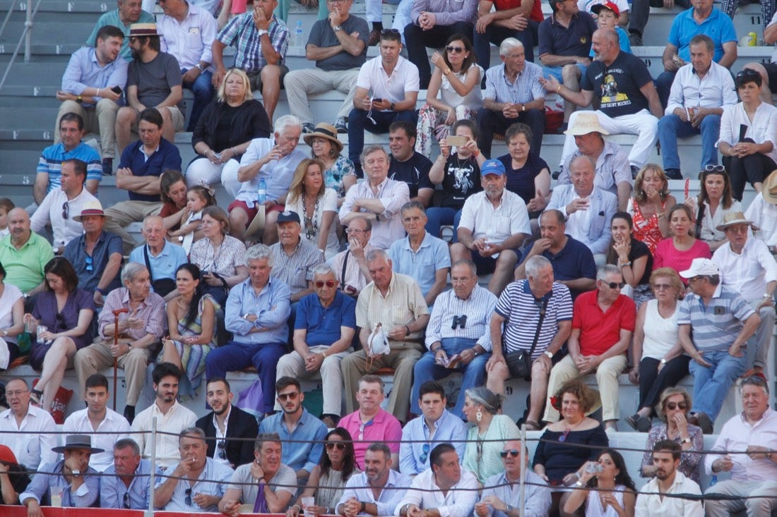 Fueron muchos los que acudieron a la plaza de toros de la ciudad este jueves