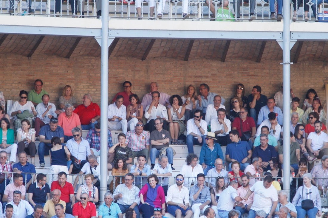 Fueron muchos los que acudieron a la plaza de toros de la ciudad este jueves